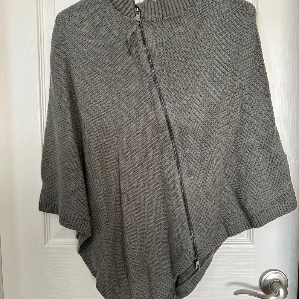 Lululemon On The Go Poncho One Size Grey Sage 2-Way Zip Sweater Asymmetrical O/S - Picture 3 of 7
